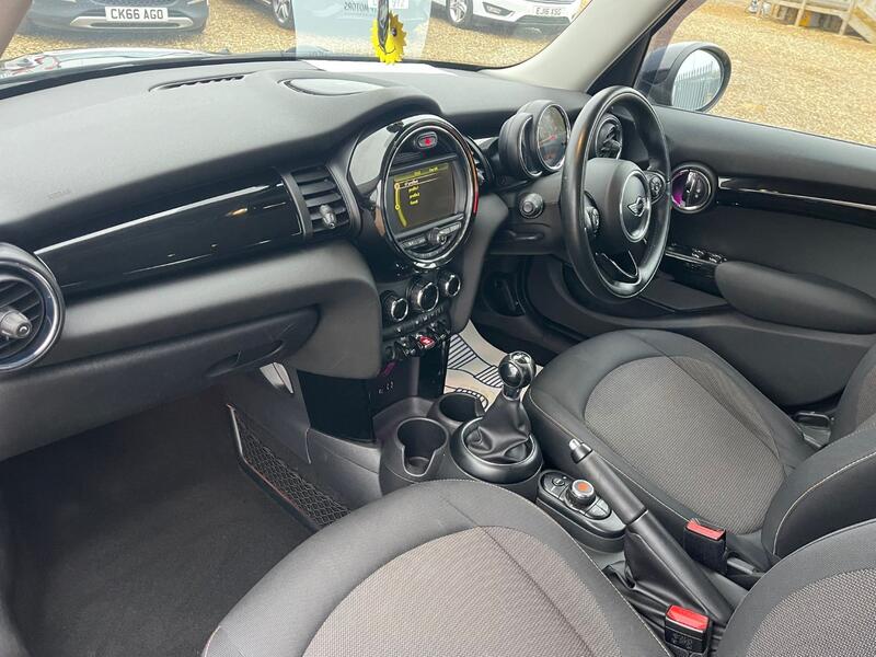 MINI HATCH