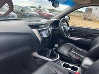 NISSAN NAVARA
